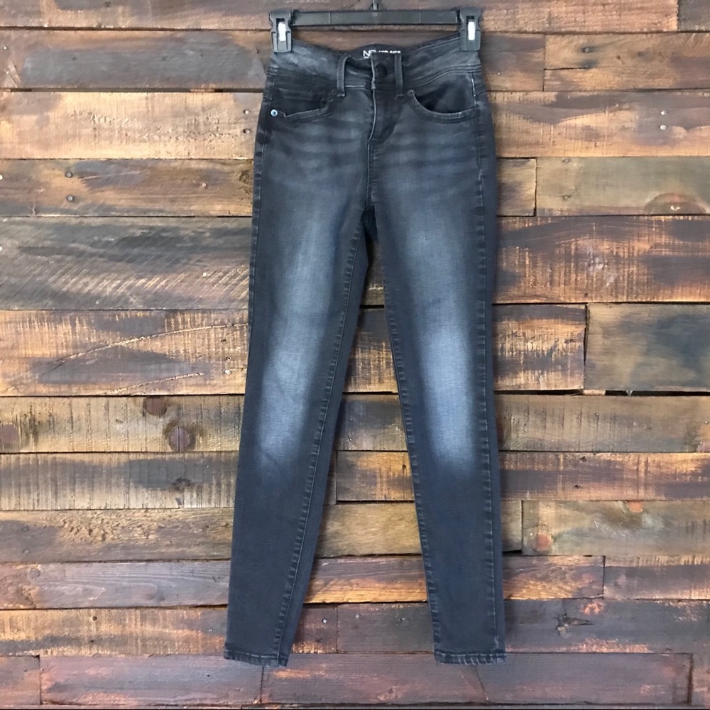No Boundaries Mid Rise Skinny Jeans